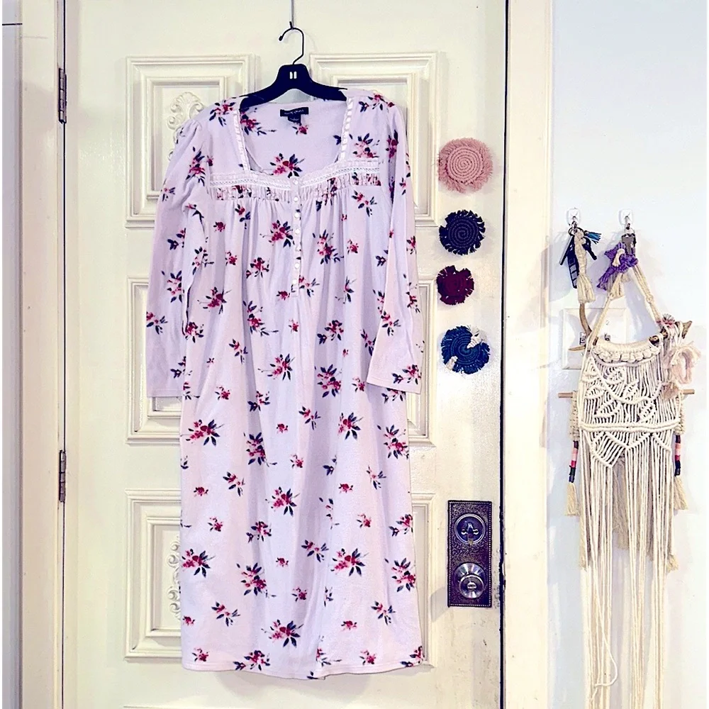Vintage:Cozy Sweet Pink Floral Print Long Sleeve Nightgown By “Earth Angel’s” LG